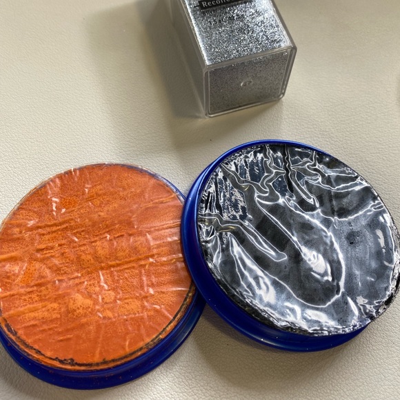 FACE PAINT & GLITTER BLACK AND ORANGE SILVER MICHAELS NWT - Picture 2 of 5